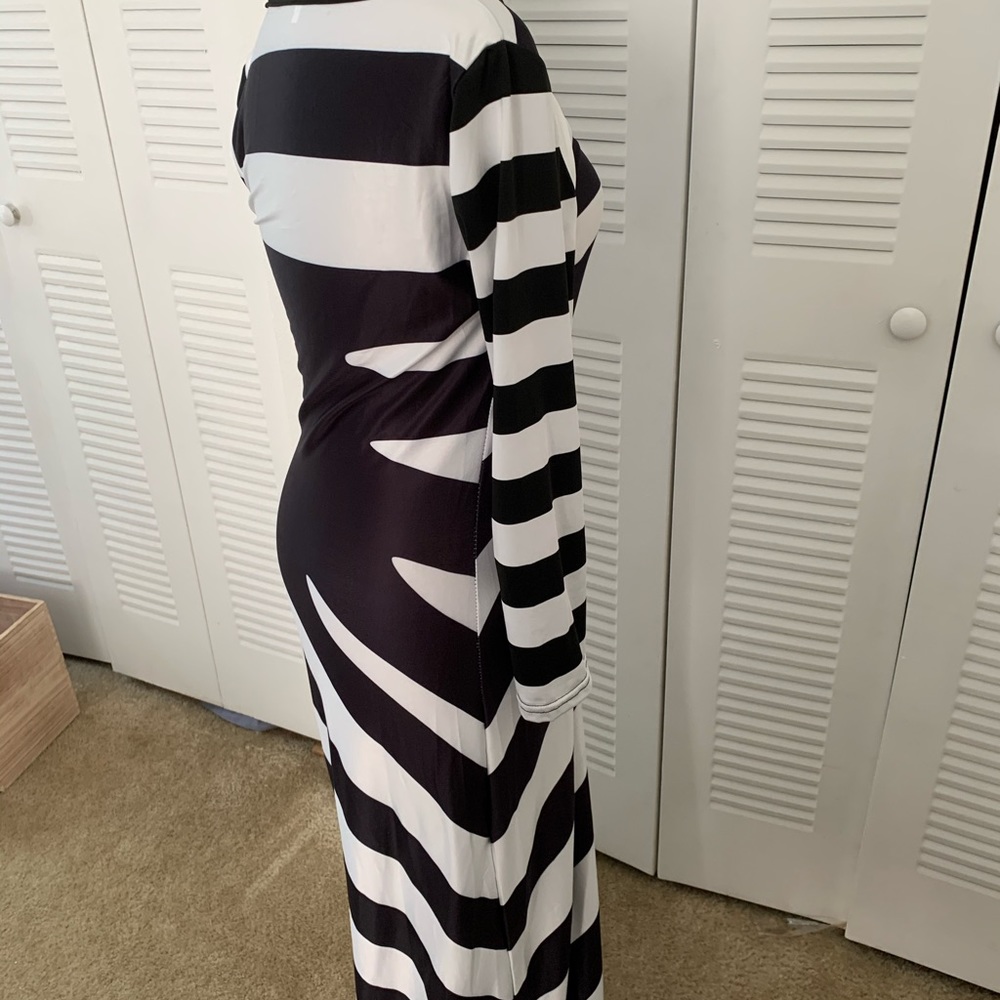 Dress - Picture 4 of 4